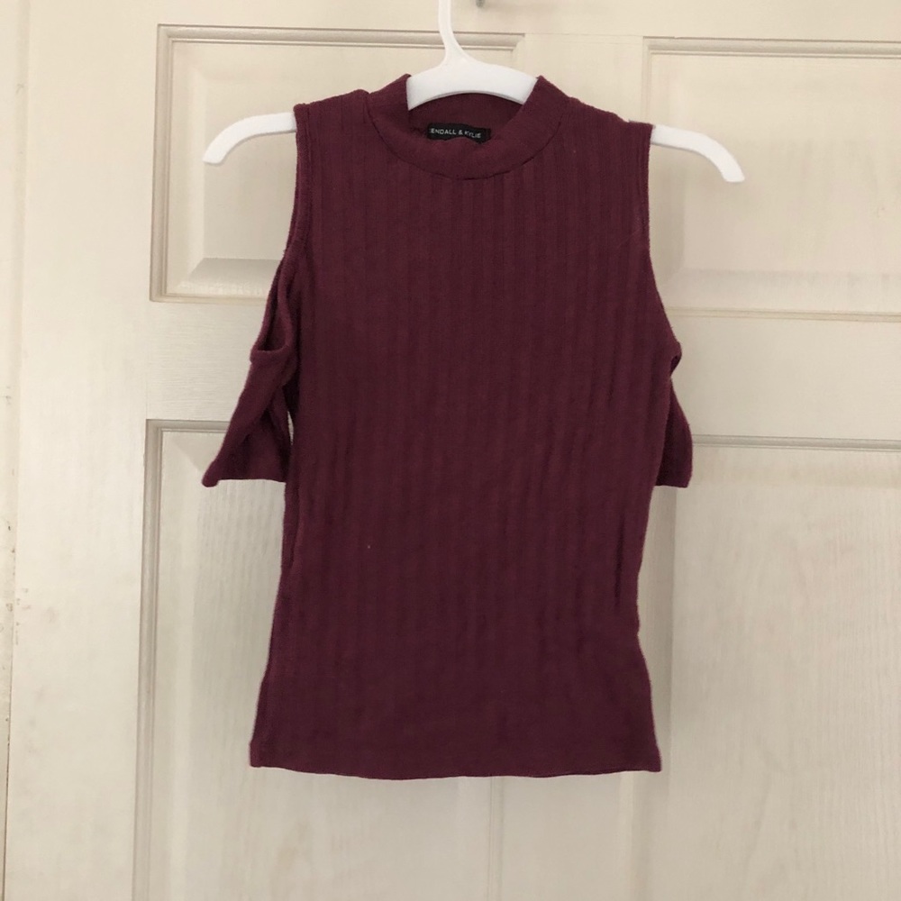 Cut Out Shoulder Crop Top